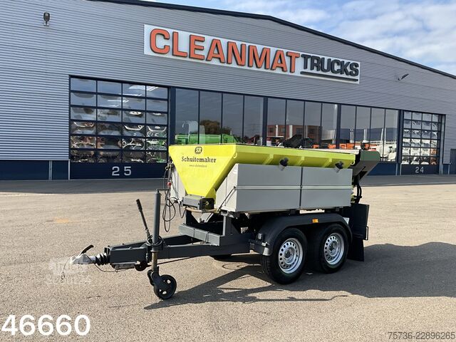 Hotra двуосен ремарке с пясъкоразпръсквачка Epoke Hotra 2-assige aanhangwagen met Epoke zoutstrooier