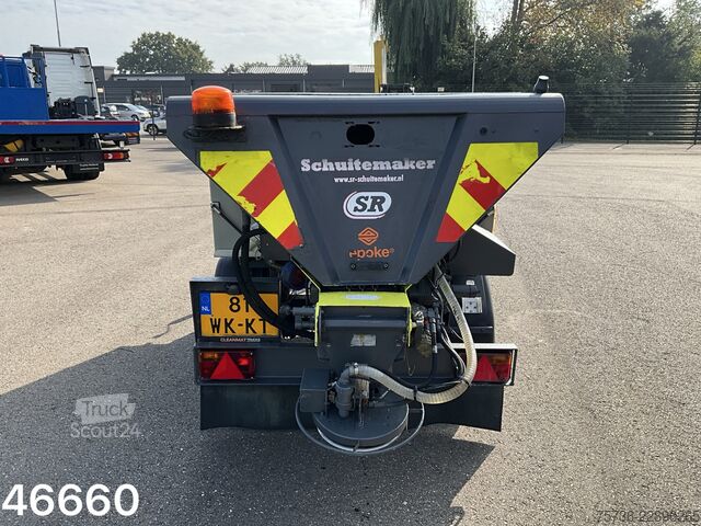 Hotra двуосен ремарке с пясъкоразпръсквачка Epoke Hotra 2-assige aanhangwagen met Epoke zoutstrooier