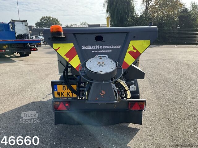 Hotra двуосен ремарке с пясъкоразпръсквачка Epoke Hotra 2-assige aanhangwagen met Epoke zoutstrooier