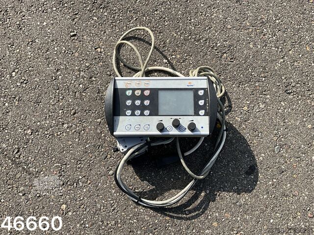 Hotra двуосен ремарке с пясъкоразпръсквачка Epoke Hotra 2-assige aanhangwagen met Epoke zoutstrooier
