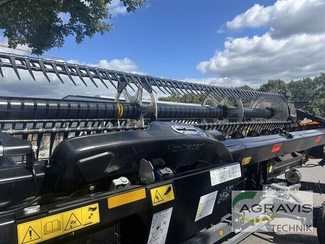 Maaidorser New Holland CR 9.90 RAUPE + MAC DON  FD 241