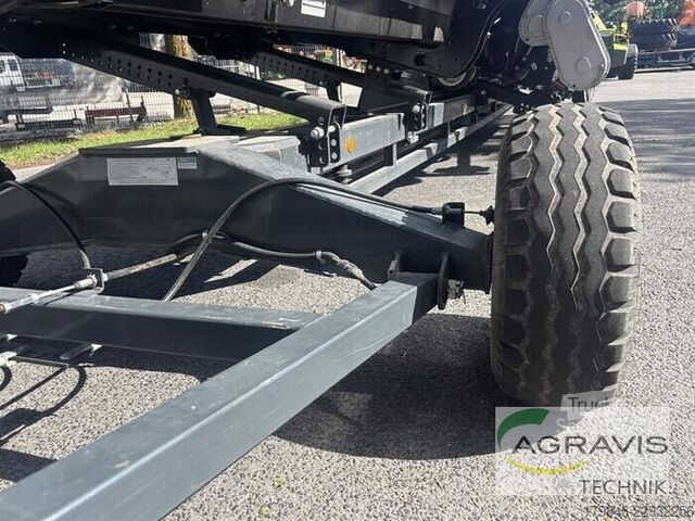 Maaidorser New Holland CR 9.90 RAUPE + MAC DON  FD 241