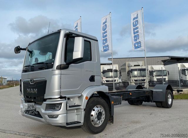 Camion cu platformă MAN TGM 18.250 4x2 LL/FG/RS 5.775 mm/NL 12,2 to/Neu