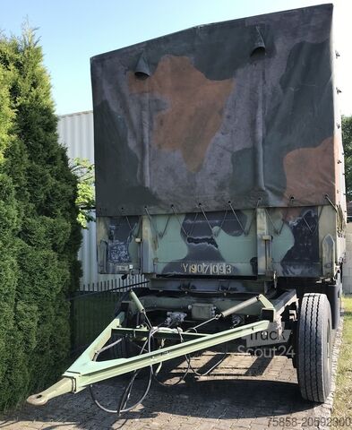 Remorcă cu platformă și prelată SCHMITZ 3Achser Bundeswehr mit HU+SP TOP Zustand