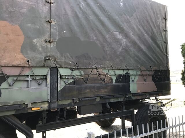 Remorcă cu platformă și prelată SCHMITZ 3Achser Bundeswehr mit HU+SP TOP Zustand