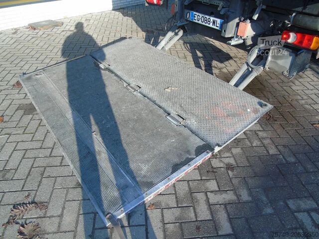 Transport refrigerat/congelat Volvo FL 14.210 + ATP/FRC + CARRIER + LIFT