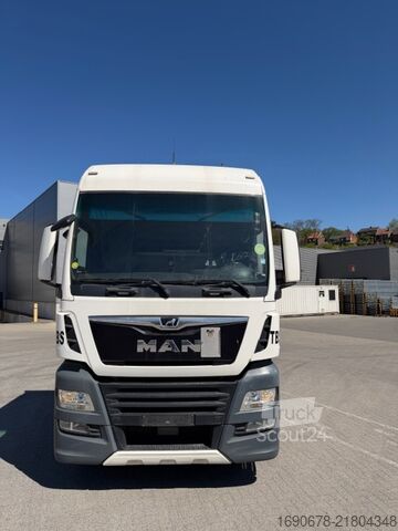 Standarta vilcējs MAN TGX 18 460