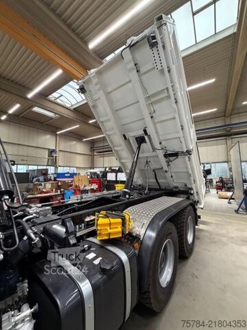 Тристранен самосвал MAN TGS  33.520 6X6 NEU 3-S-KIPPER BORDMATIK HIAB KRAN X-352E HIPRO, MIETKAUF MGL