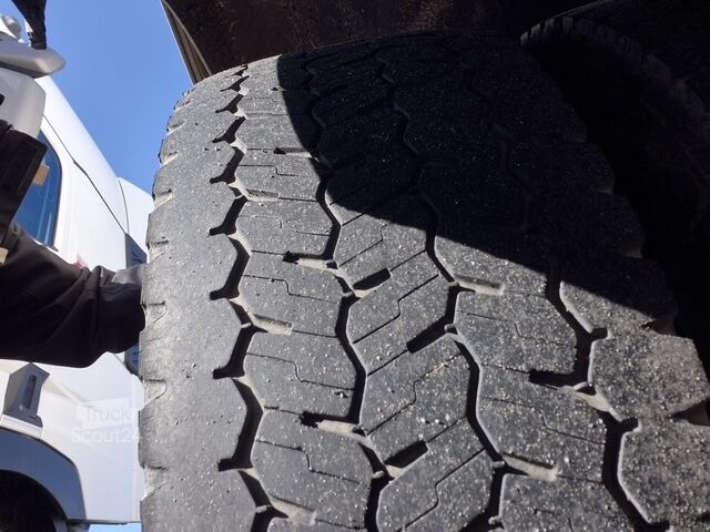 Camião de caixa fechada Renault D 12 240 EURO 6 12T FURGON