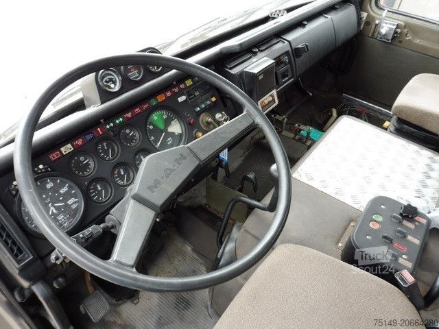 Automobilis ar plakanu platformu MAN OAF-34440VFA-AD 8x8, Seilwinde, Kran, AHK,Allrad