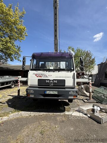 Avtodvigalo / Klaas K28-35 TS MAN Dachdeckerkran Klaas