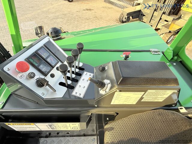 Vierwege-Gabelstapler Combilift CB4000 GAS TRIPLEX 5200 POSITIONER