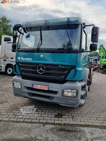 Șasiu de camion Mercedes-Benz 1824  DB 1824 Kipphydraulik, Kran MKG