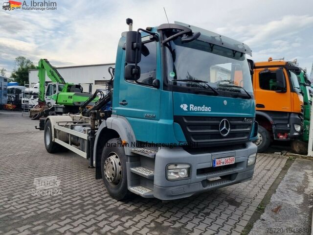Șasiu de camion Mercedes-Benz 1824  DB 1824 Kipphydraulik, Kran MKG