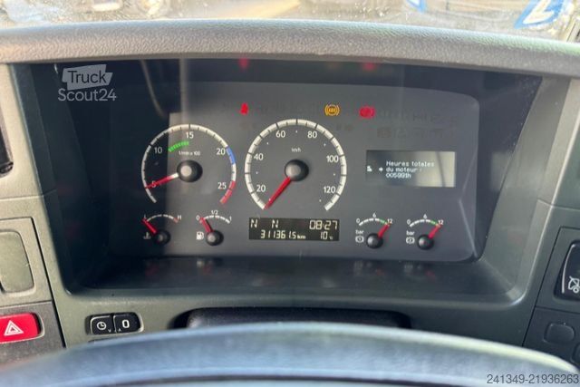 Erikoiskäyttöinen kuorma-auto SCANIA P340 4x2 Getränkeaufbau