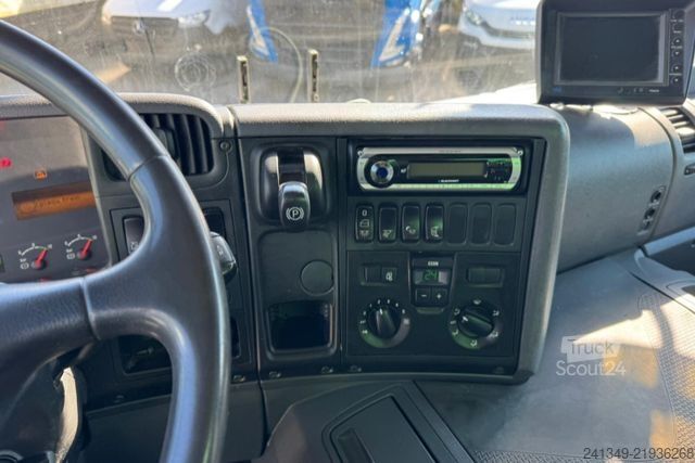 Erikoiskäyttöinen kuorma-auto SCANIA P340 4x2 Getränkeaufbau
