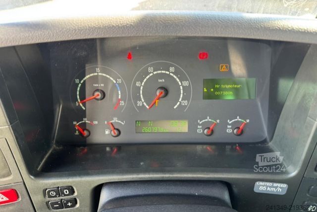 Erikoiskäyttöinen kuorma-auto SCANIA P340 4x2 Getränkeaufbau