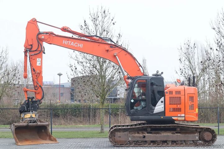 Kāpurķēžu ekskavators Hitachi ZX225 USRLC-6 | ROTOTILT | BUCKET | GOOD CONDITION