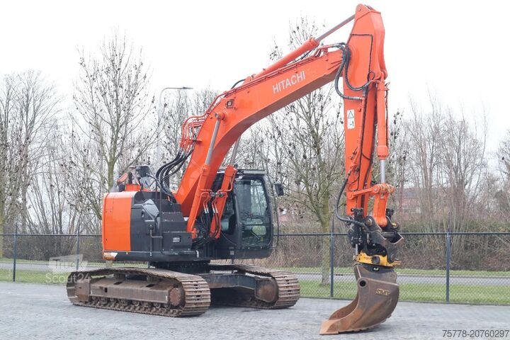 Kāpurķēžu ekskavators Hitachi ZX225 USRLC-6 | ROTOTILT | BUCKET | GOOD CONDITION
