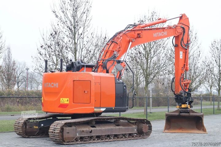 Kāpurķēžu ekskavators Hitachi ZX225 USRLC-6 | ROTOTILT | BUCKET | GOOD CONDITION