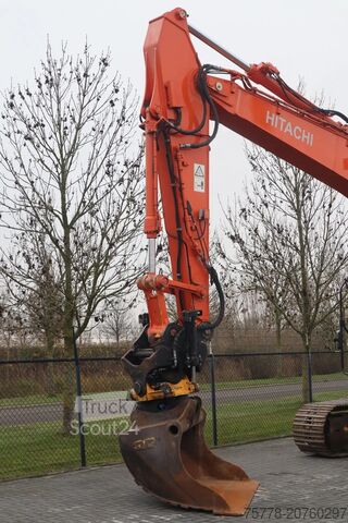 Kāpurķēžu ekskavators Hitachi ZX225 USRLC-6 | ROTOTILT | BUCKET | GOOD CONDITION