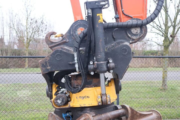 Raupenbagger Hitachi ZX225 USRLC-6 | ROTOTILT | BUCKET | GOOD CONDITION