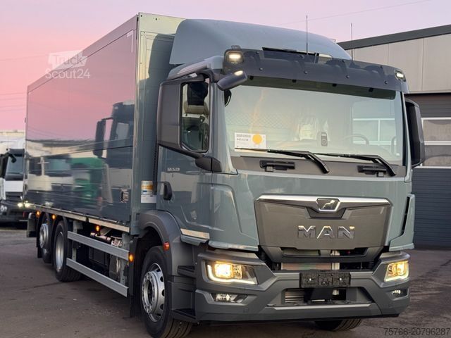 Autocarro per bevande MAN TGM 26.320 L / LBW / LENKACHSE / 18 PAL