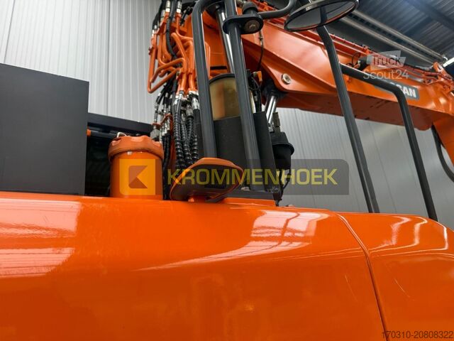 Vikšrinis ekskavatorius Doosan DX 140 LCR-5 Oilquick