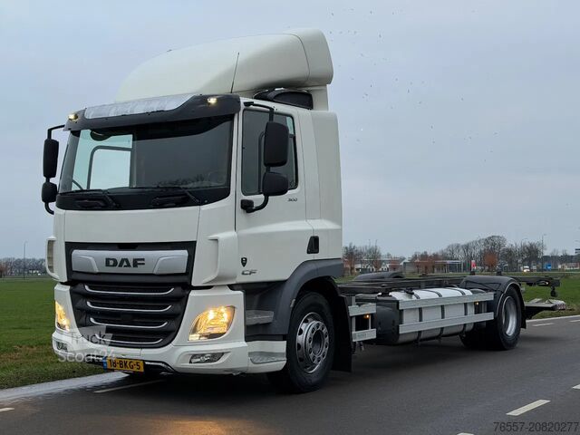 Châssis avec cabine DAF CF 300 CF 300 BDF of Chassic cabine. MOOIE NE...