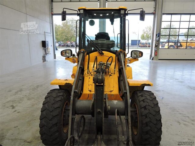 Volvo L30G + fourches Volvo L30G + FORK