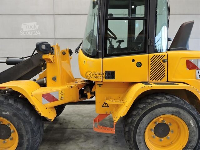 Volvo L30G + fourches Volvo L30G + FORK
