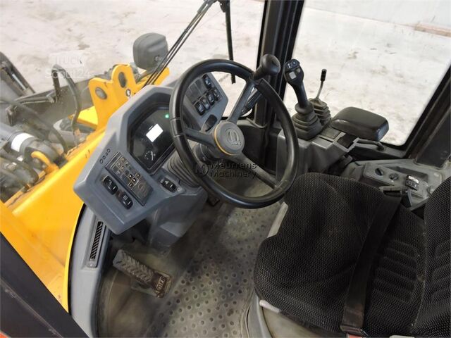 Volvo L30G + fourches Volvo L30G + FORK