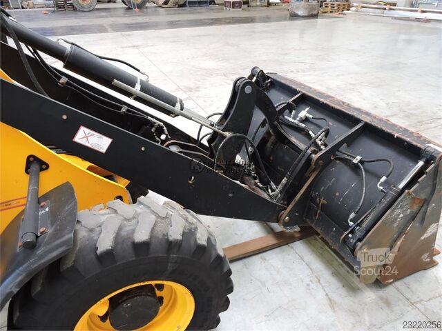 JCB 406 + gafflar JCB 406 + Fork