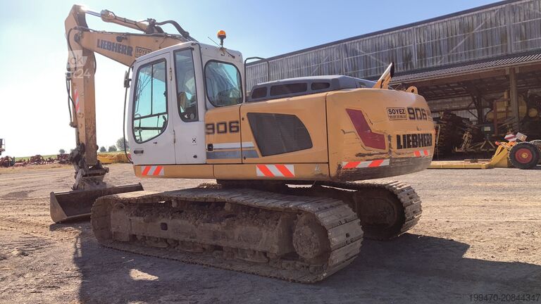 Rupsgraver Liebherr R906 LC Litronic with two buckets
