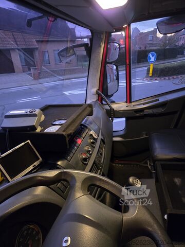 Vrachtwagen met bakwagen Iveco Eurocargo 120