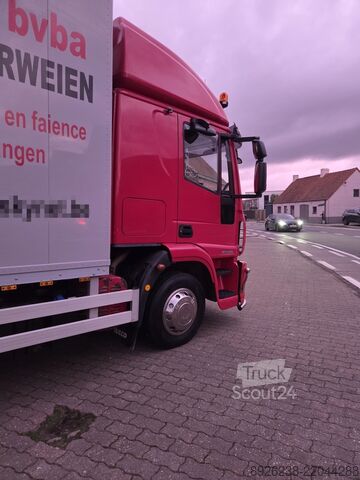 Vrachtwagen met bakwagen Iveco Eurocargo 120