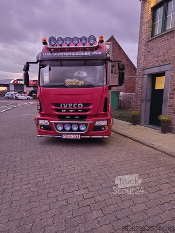 Vrachtwagen met bakwagen Iveco Eurocargo 120