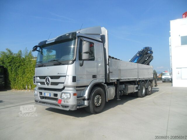 Fix platós teherautó daruval Mercedes-Benz ACTROS 25.48L