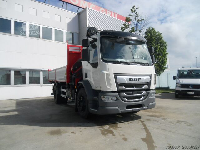 Háromutas billenős teherautó daruval DAF LF 310