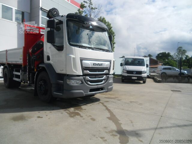 Háromutas billenős teherautó daruval DAF LF 310