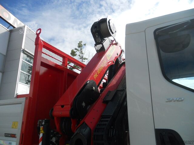 Háromutas billenős teherautó daruval DAF LF 310