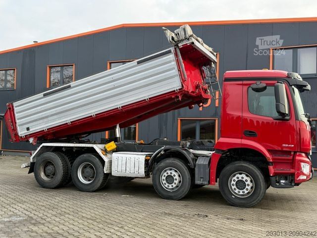 Camion benne MERCEDES-BENZ Arocs 3243 8x4 Kipper Schwarzmuller Bordmatik