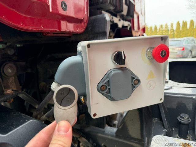 Camion benne MERCEDES-BENZ Arocs 3243 8x4 Kipper Schwarzmuller Bordmatik