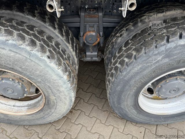 Tovornjak prekucnik MERCEDES-BENZ Arocs 3243 8x4 Kipper Schwarzmuller Bordmatik