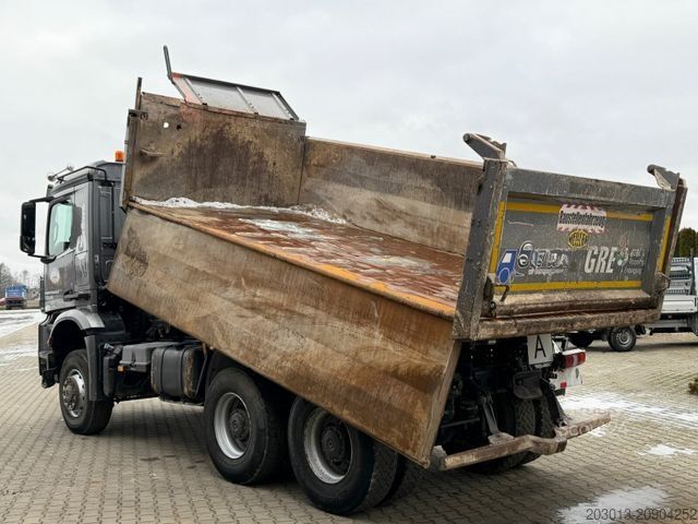 Camion benne MERCEDES-BENZ AROCS 3345 6x6 Euro 6 Kipper mit Bordmatik