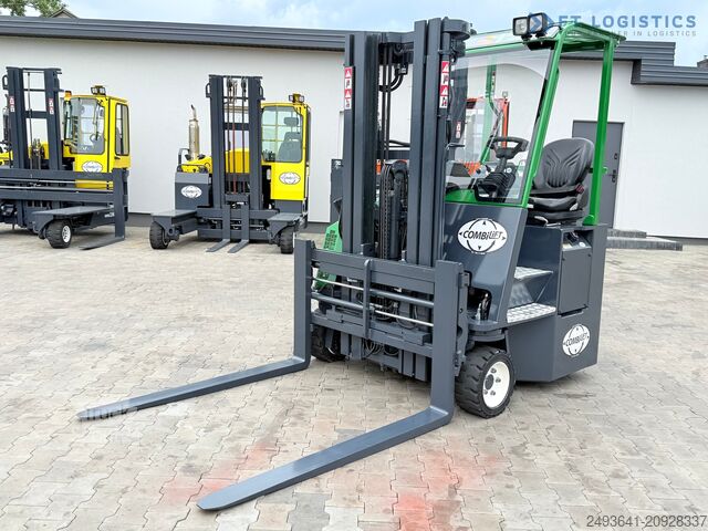 Empilhadeira multidirecional Combilift CB3000 / TRIPLEX 4900MM / FREE LIFT