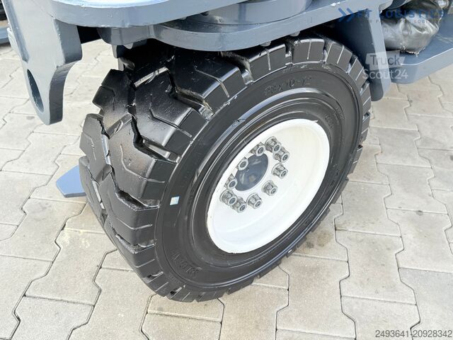 Empilhador de 4 vias Combilift C3000XL / GAS / DUPLEX 3200 / FREE LIFT