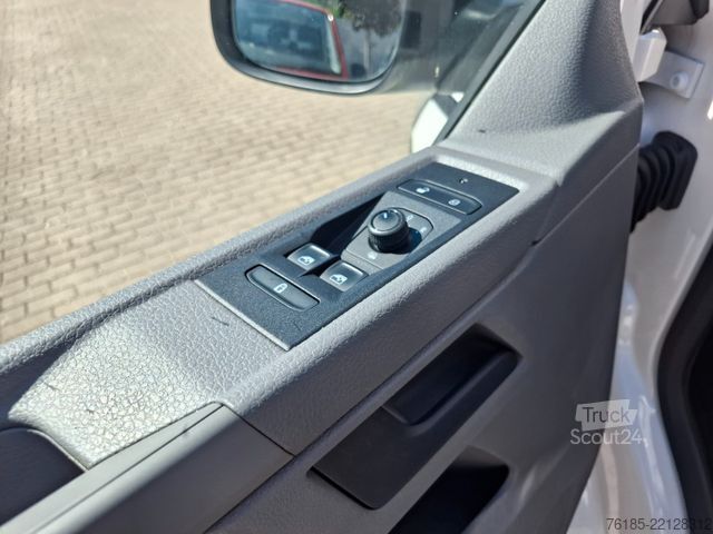 Minibus VOLKSWAGEN T6.1 9-Sitzer-Stoff  1. Hand Klima
