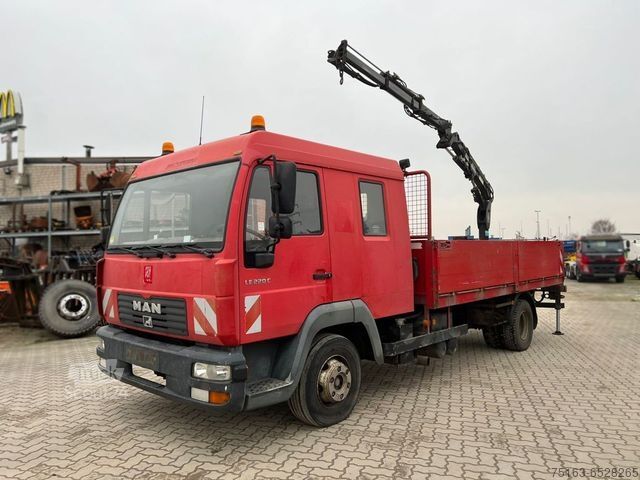 Ciężarówka z platformą MAN LE 12.225 LC Pritsche Heckkran 6 Zylinder Doka T