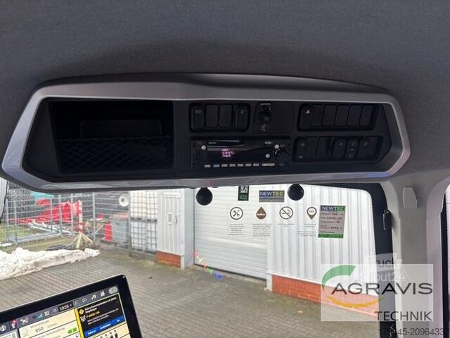 Traktorius New Holland T 7.300 AUTO COMMAND PLM